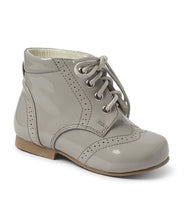 Load image into Gallery viewer, Quinn