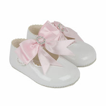 Load image into Gallery viewer, Bow &amp; Diamonte Shoe
