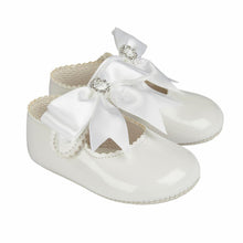 Load image into Gallery viewer, Bow &amp; Diamonte Shoe
