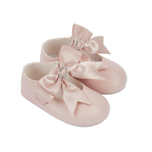 Load image into Gallery viewer, Bow &amp; Diamonte Shoe
