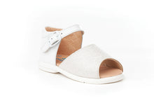 Load image into Gallery viewer, Sparkling Angelitos Baby Sandals
