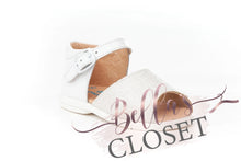 Load image into Gallery viewer, Sparkling Angelitos Baby Sandals
