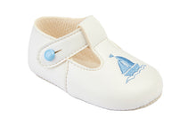 Load image into Gallery viewer, Boat Shoes
