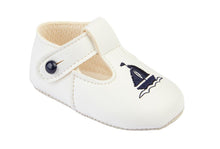 Load image into Gallery viewer, Boat Shoes

