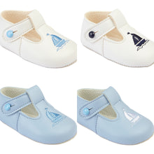 Load image into Gallery viewer, Boat Shoes
