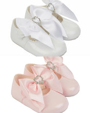 Load image into Gallery viewer, Bow &amp; Heart Shoes
