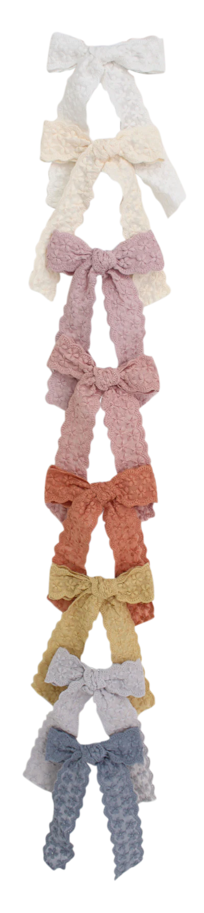 Aesthetic flowing lacey bows on a clip