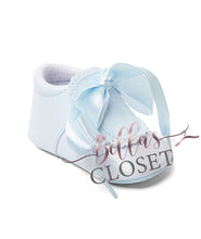 Load image into Gallery viewer, Ribbon crib shoes (908)
