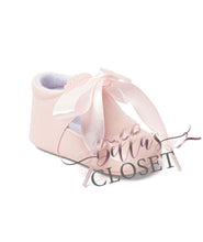 Load image into Gallery viewer, Ribbon crib shoes (908)
