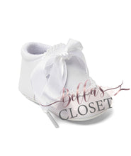 Load image into Gallery viewer, Ribbon crib shoes (908)
